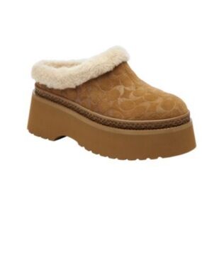 NWB coach women’s Cecelia slip on platform clogs color tobacco size 6